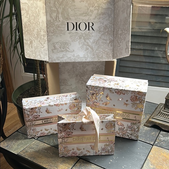 Dior Floral Patterned Gift Box Collection - Picture 1 of 5